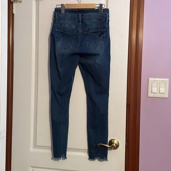 Distressed jeans - Picture 2 of 4